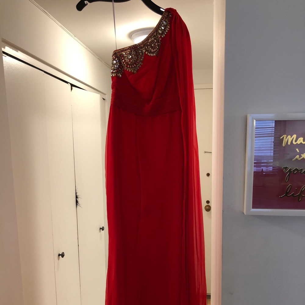 Notte by marchesa red caped gown size 0 (2014)